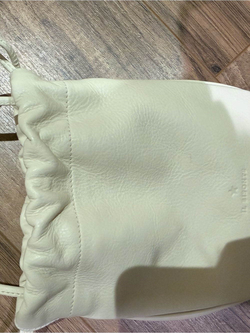 Il Bisonte white leather drawstring bucket bag
